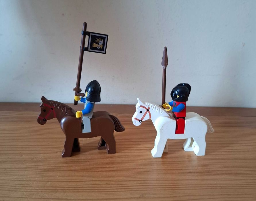 Lego - Bonecos / Figuras Soldados Falcão Negro e Cavaleiros - Castelo
