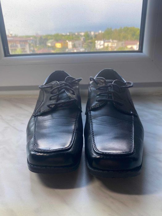 Chłopięce buty wizytowe
