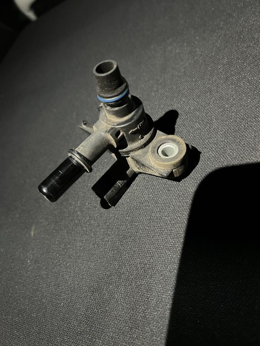 Продам клапан вентиляції паливного баку на Форд Ескейп 2,5