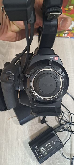 Відеокамера Canon C300 pl