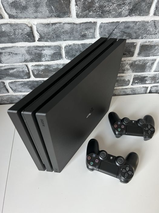 Ps4 pro 1 tb - 72 рев - 70 игр goldhen / 2 джойстика
