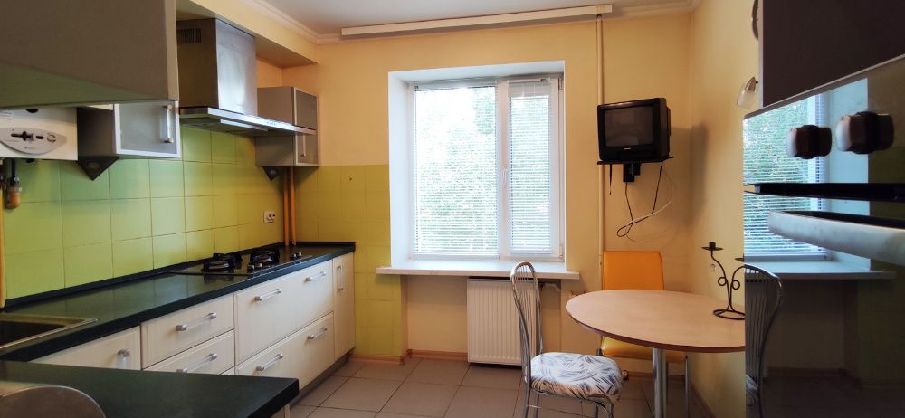 Прекрасна квартира в затишному районі біля центра