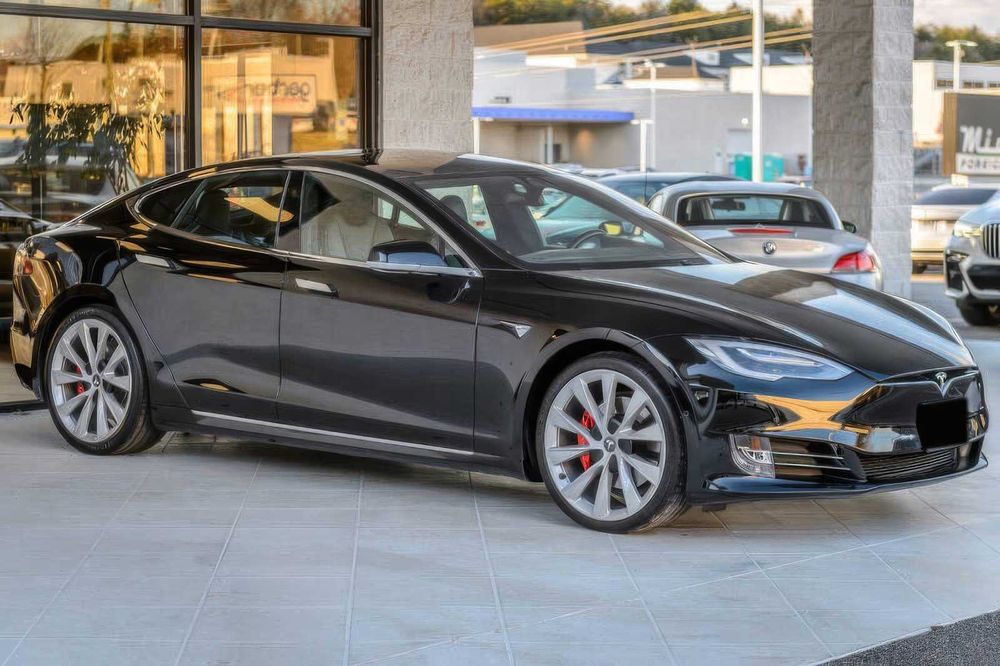 Tesla Model S      2021