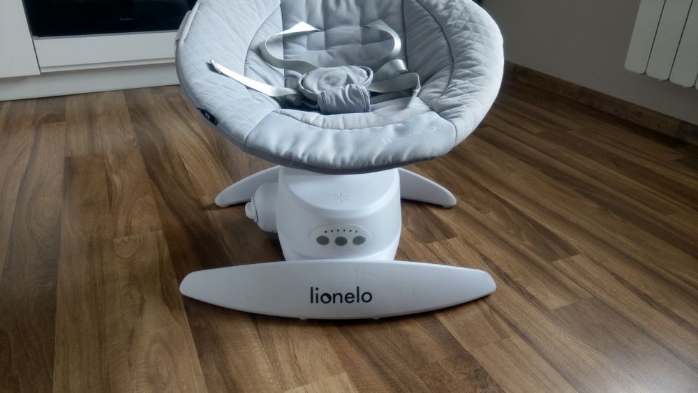 Bujak Bujaczek leżaczek kołyska elektryczny obrót 360° panel sterowania 0-9kg Lionelo Iris