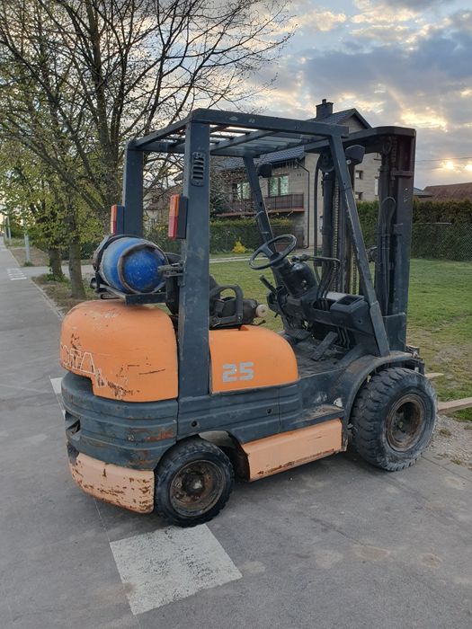 Wózek widłowy Toyota 6FGF25** FG20** 7FGF25** Triplex** Pompowane koła **