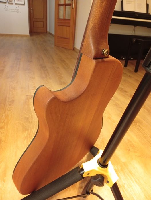 Guitarra Semi Acústica Nylon "Vester"