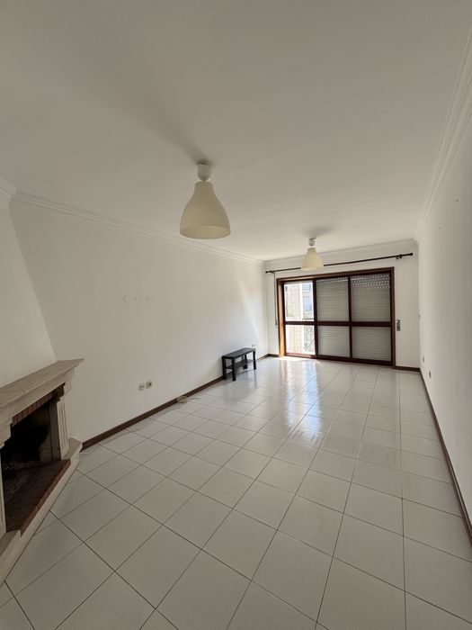 Apartamento T1 com garagem e arrumos em Aveiro perto do Glicinias