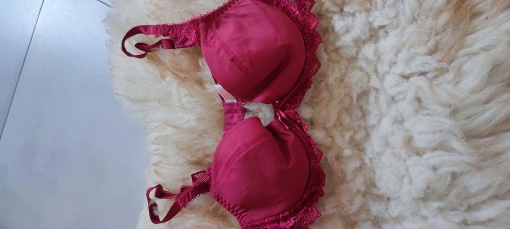 Biustonosz różowy 75B