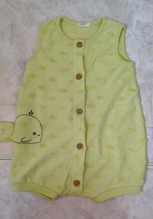 Dois macacões para bebé, como novos.