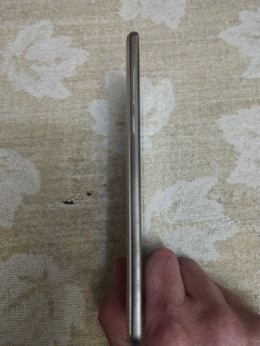 Продам телефон на запчастини або на відновлення