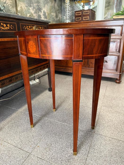 Mesa de Apoio Oval Antiga / Estilo Hepplewhite em Mogno com Embutidos.