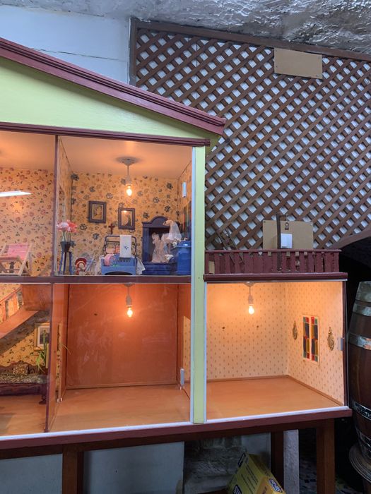 Casa de Bonecas Vintage com recheio, Bonecas e Móveis em miniatura