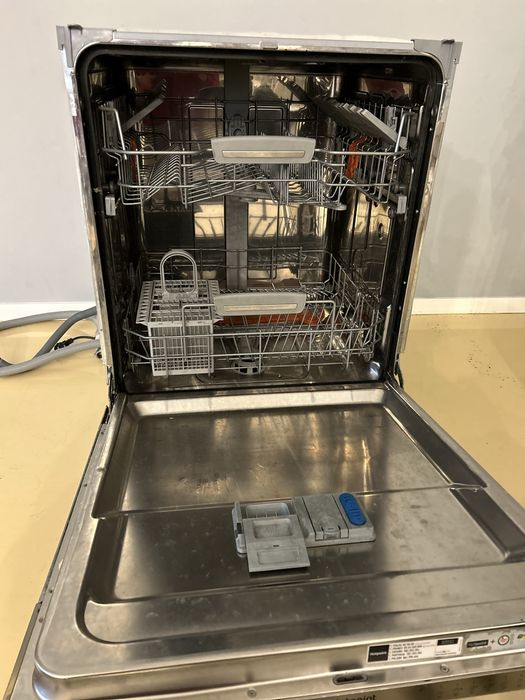 Посудомийка Hotpoint Ariston