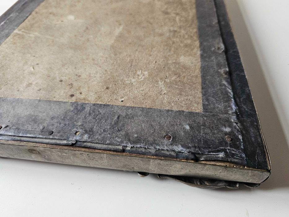 "Initium Sancti Evangelii Secundum Joannem" w XIX w srebrzonej ramie