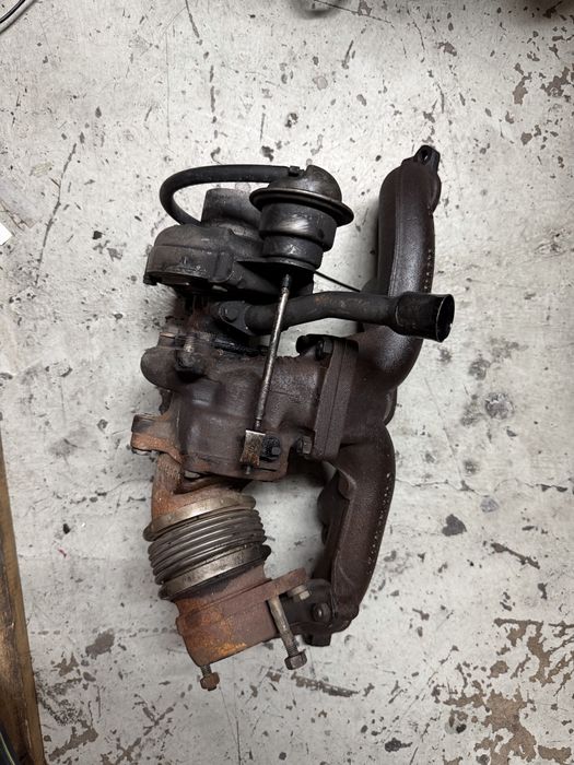 Turbos e um coletor de admissão Mercedes W124 2.5 turbo