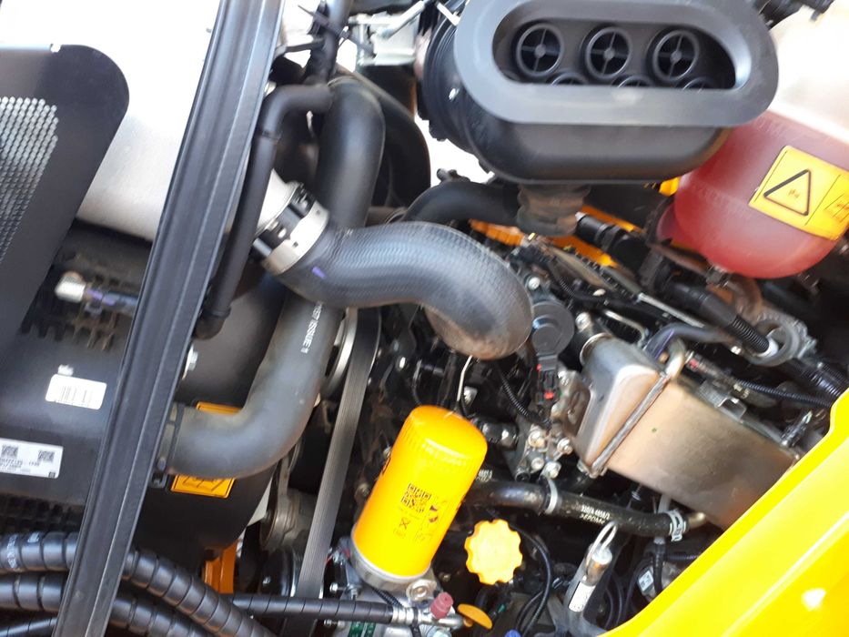 Máquina Retroescavadora JCB 3CX de 2024