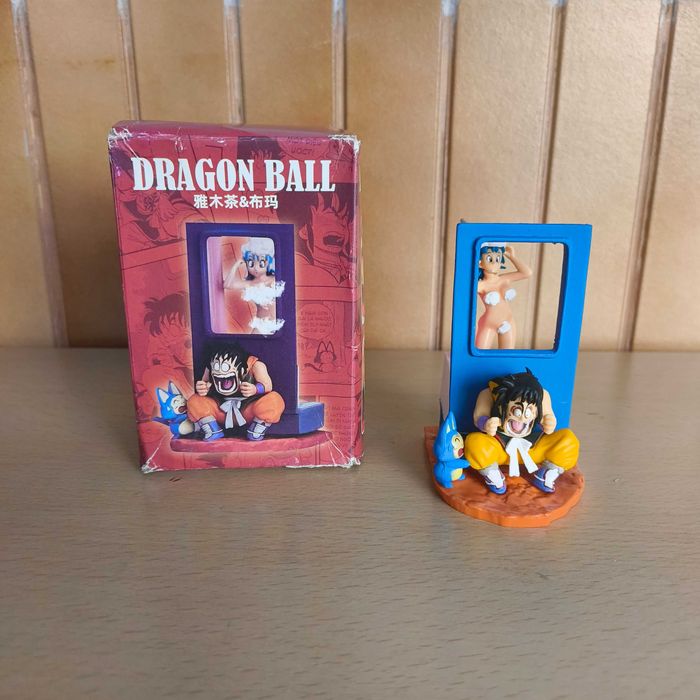 Boneco Figura Dragon Ball Yamcha e Bulma no Banho