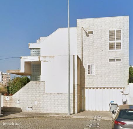 Oportunidade Exclusiva para Empresas: Moradia 4 Frentes