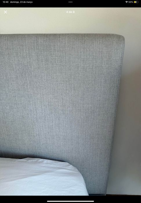 Cama de casal estofada com estrado largo