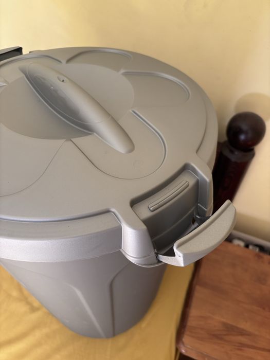Pojemnik pydelko na karmę 12 kg/ 46 litrów