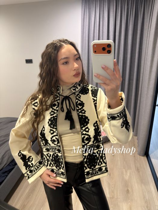 Розкішний вишитий піджак,накидка, манішка