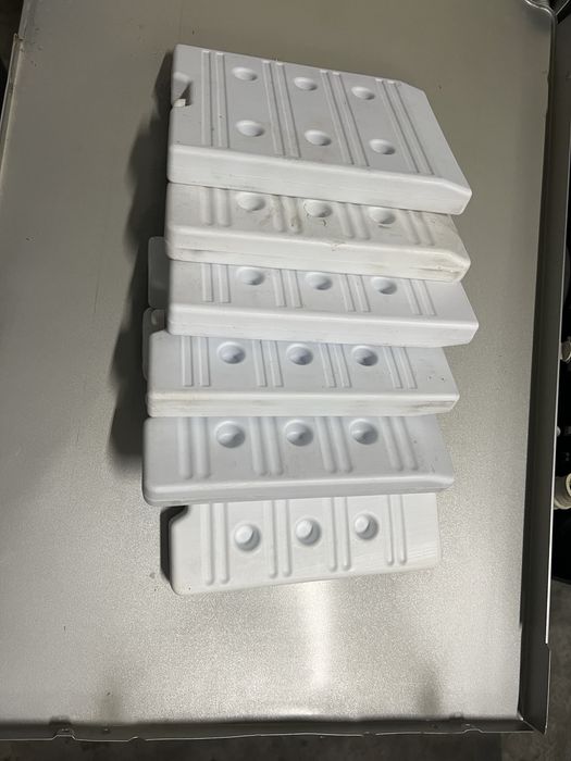 Накопычувачі холоду для морозильних камер та полиці для напоів