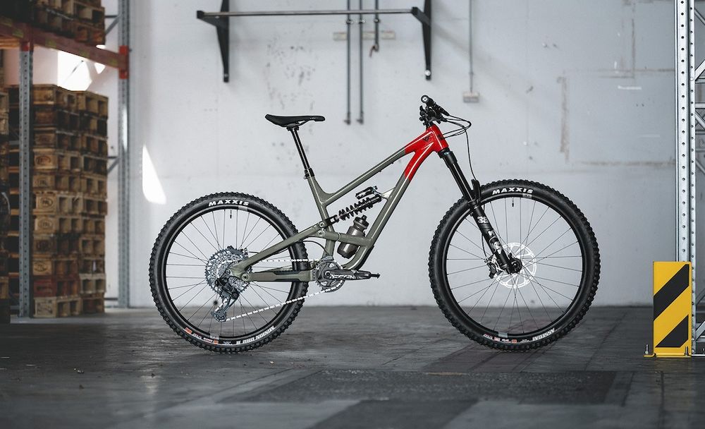 Bicicleta YT Capra Uncaged 10
