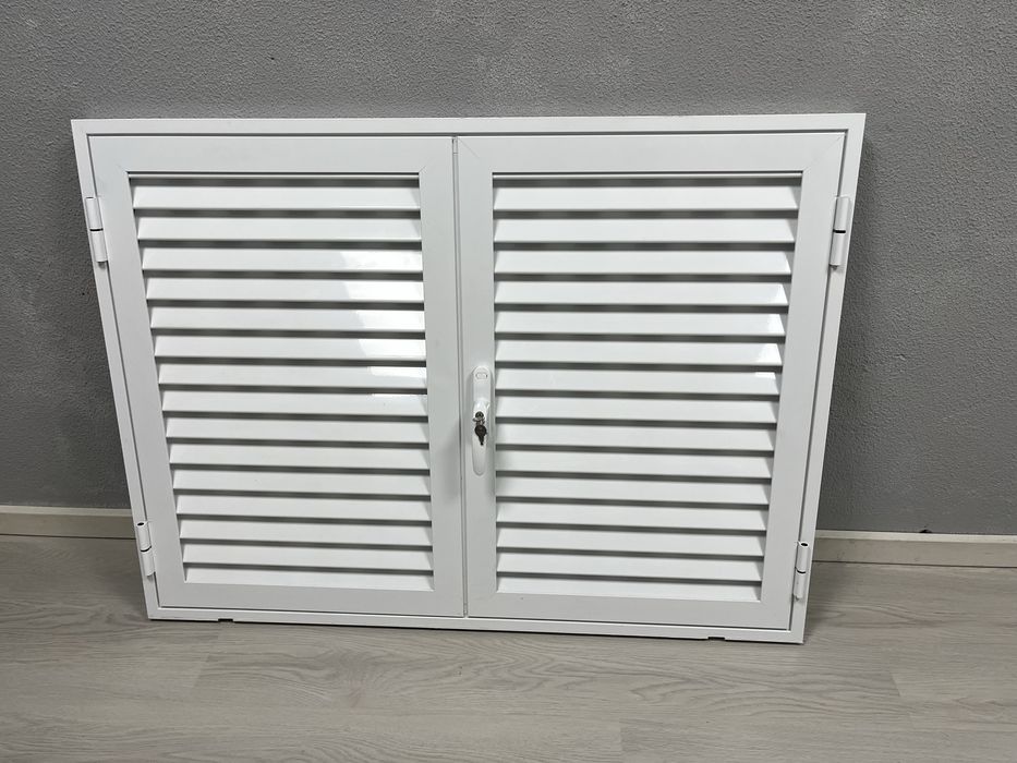 Portada em aluminio branco