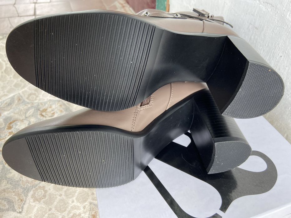 Сапожки на каблуку