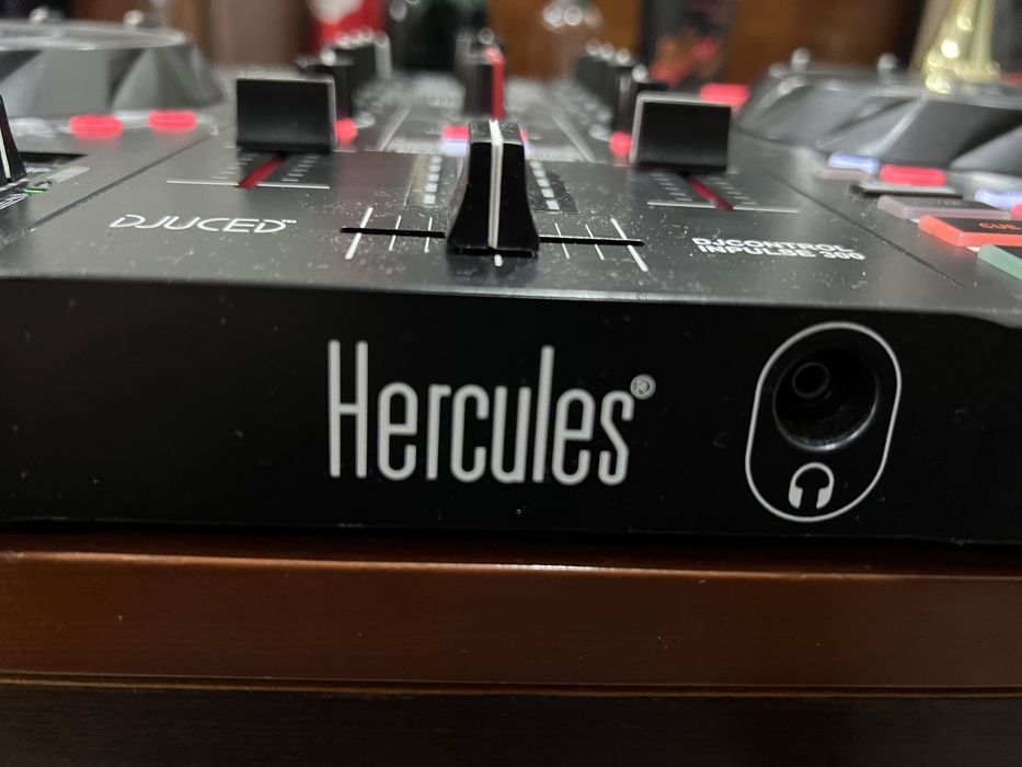 Controlador DJ HERCULES Impulse 300