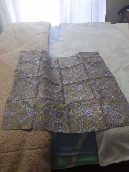 Vendo lenço para desocupar.