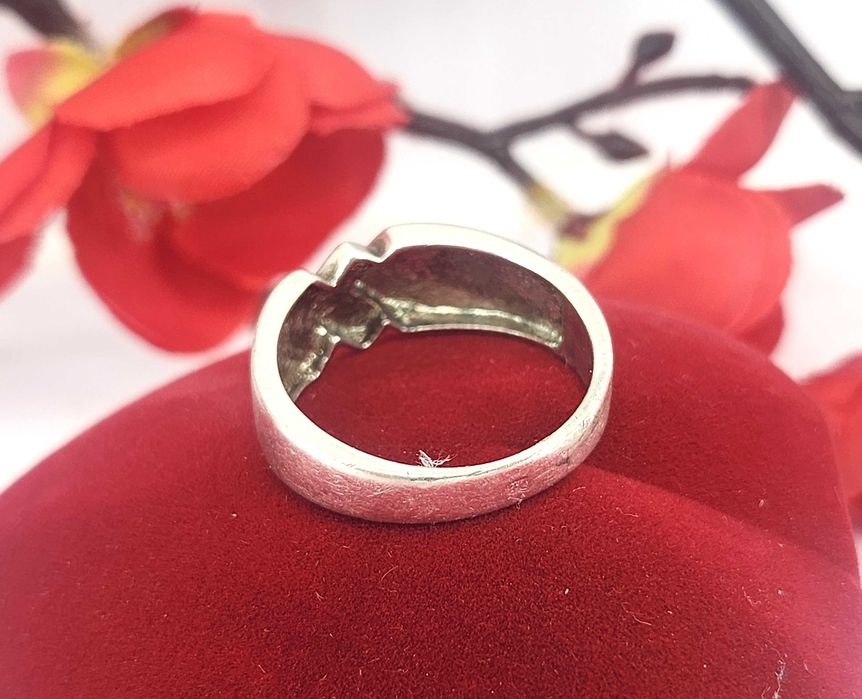 Piękny SREBRNY PIERŚCIONEK strzałki 3,27G R16