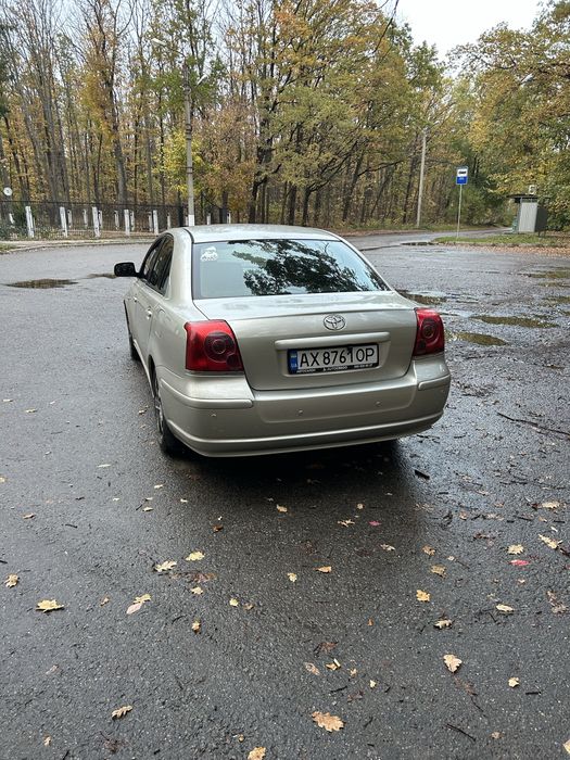 Toyota avensis..