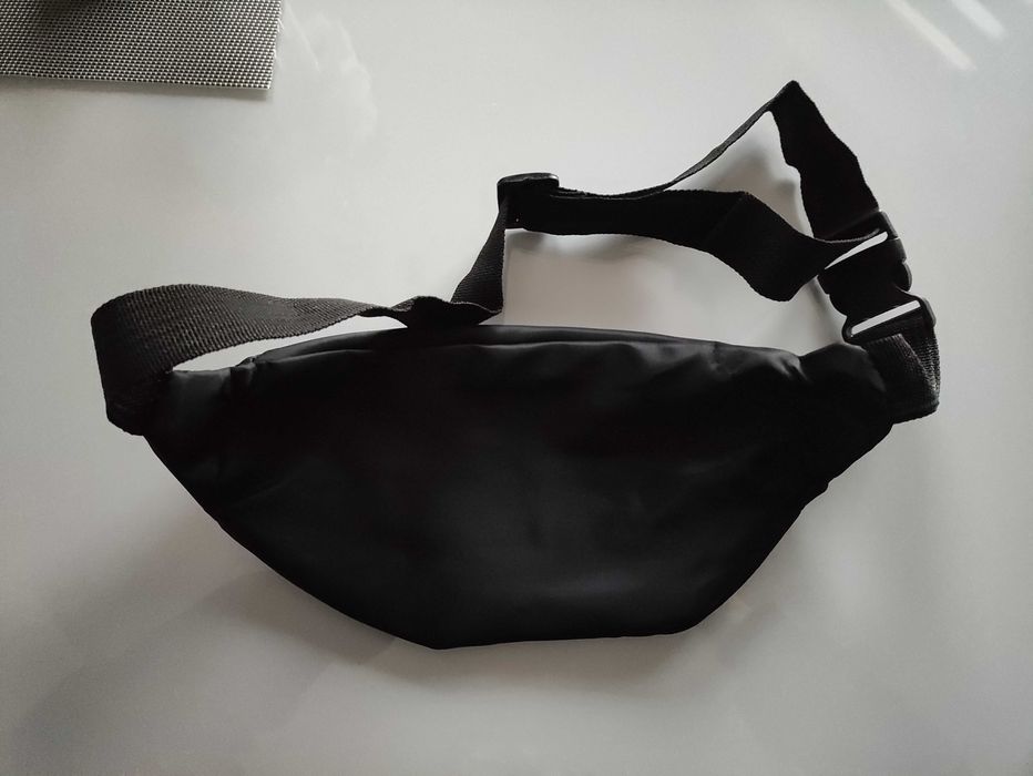 Nerka, torebka na pas lub przez ramię