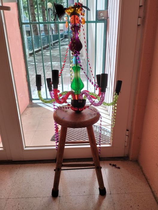 Candeeiro tecto colorido com seis lampadas