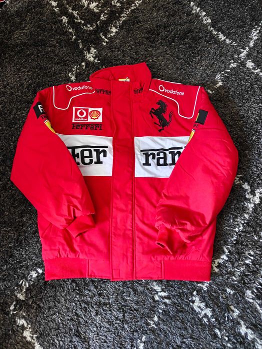 Nowa kurtka Scuderia Ferrari Vodafone – czerwona – rozmiar M