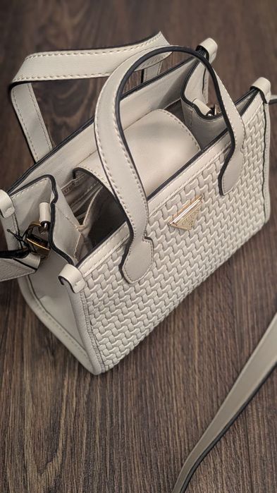 Міні-сумка-тоут Guess Silvana Woven Mini Tote.
