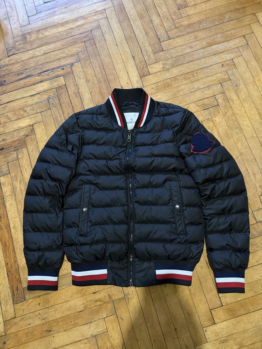 Мікропуховик moncler
