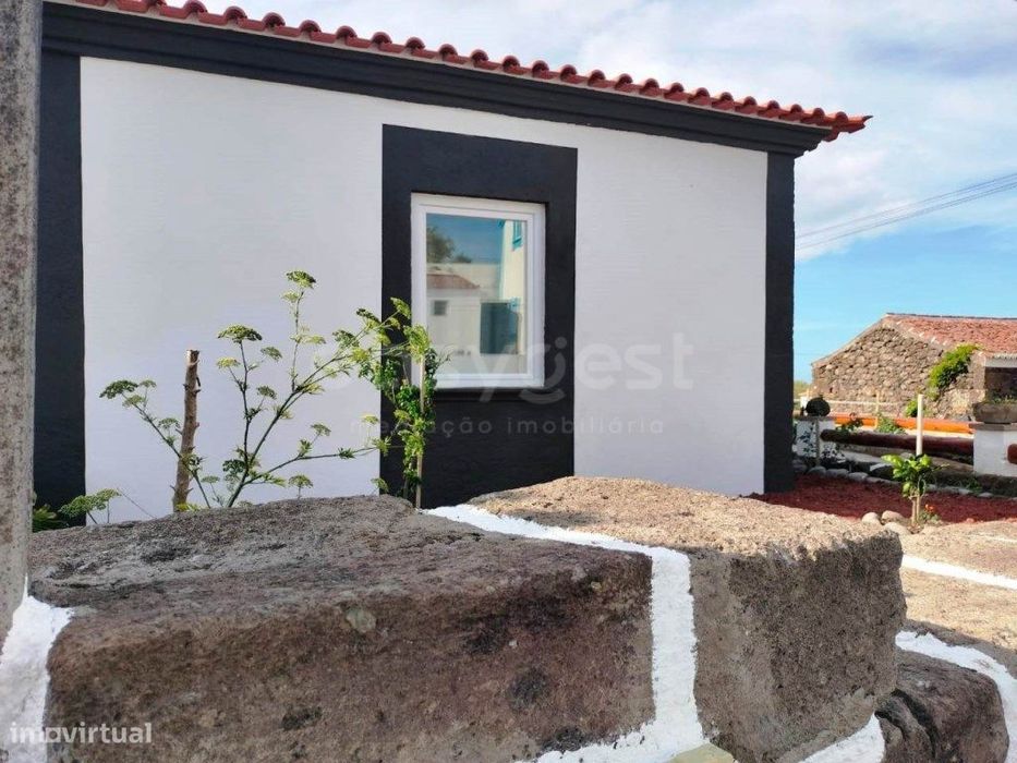 Oportunidade Única em Vila Nova com Vista e Natureza Envolvente