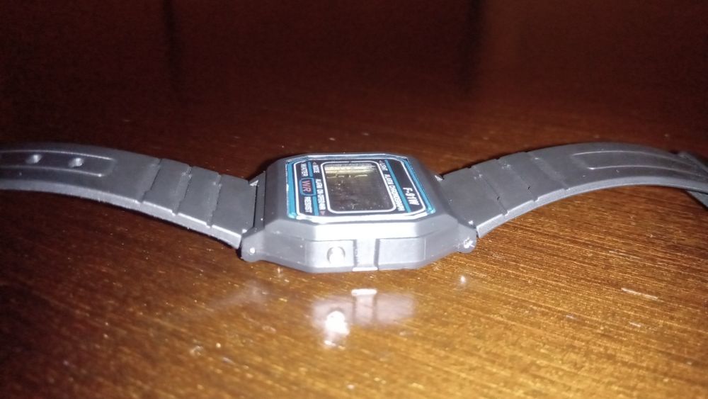 Relógio de pulso digital NOVO