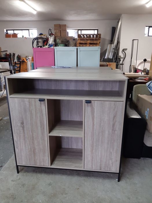 Móveis de apoio em Madeira