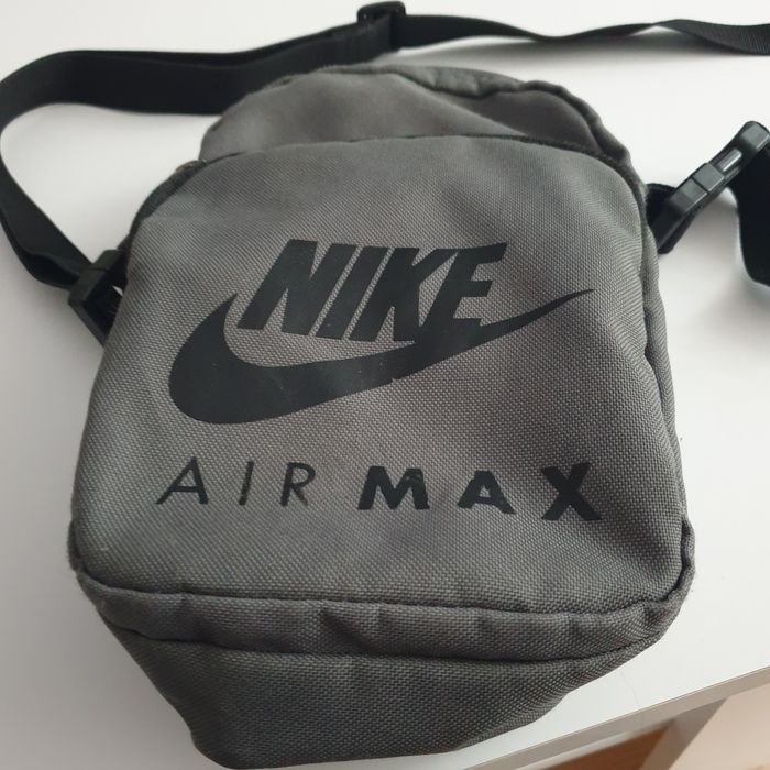 Sprzedam saszetkę Nike