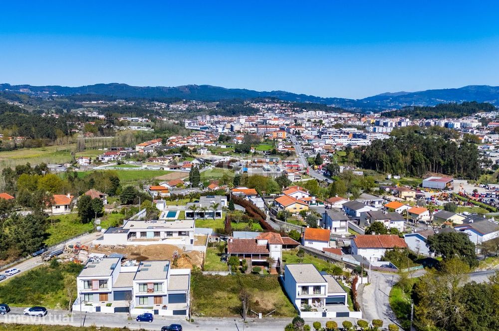 Moradia T3 em estrutura, Vila Verde