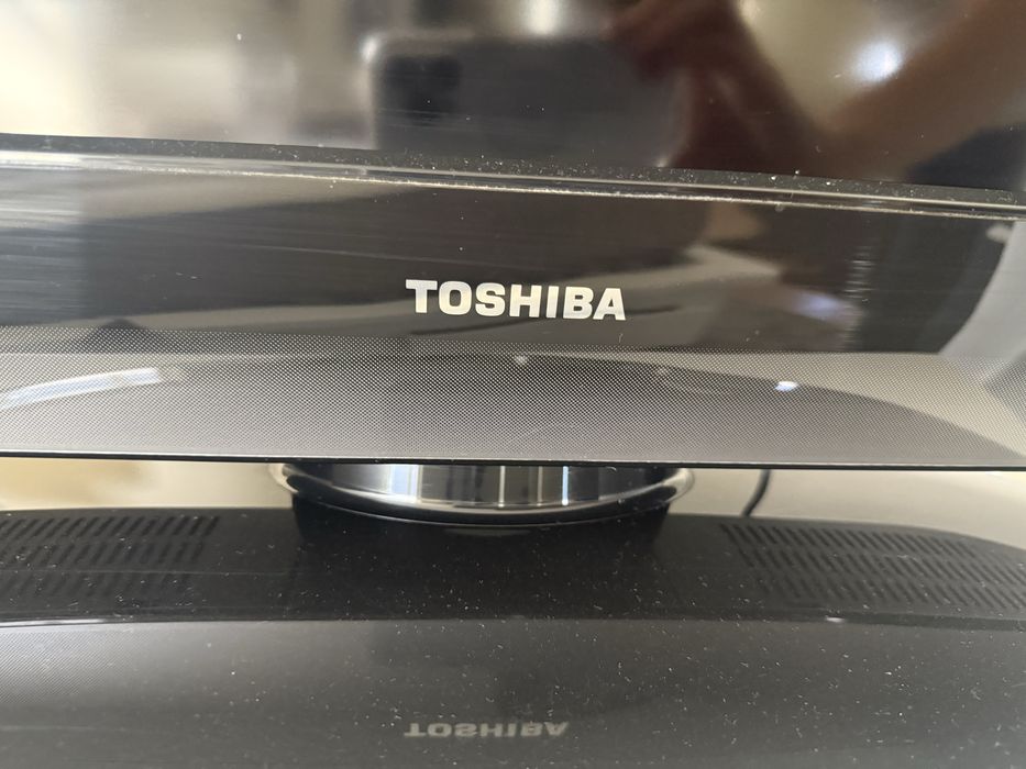 TV Toshiba 64*100