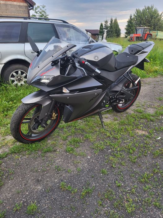 Yamaha yzf-r 125 MATTE GREY !