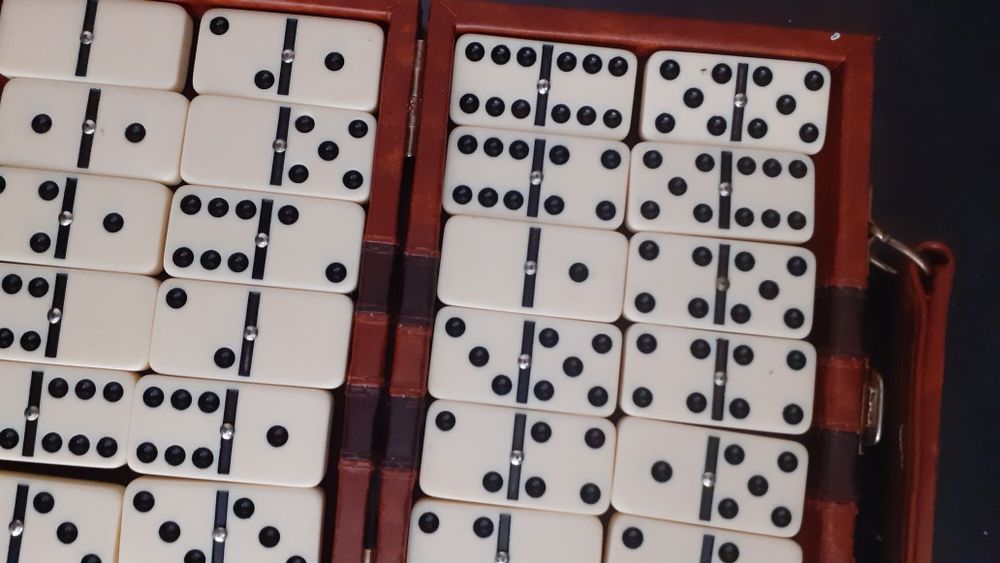 Jogo Dominó com mala