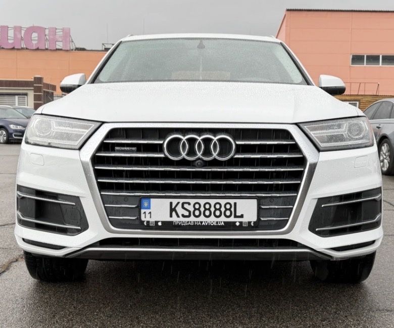 Авто куплене на аукціоні Канади, доставлене та відновлене. Пошкодження були не значні, можете побачити по фото з аукціону. Приїхала на ходу, навіть акумулятор був не сівший. Є фото та відео з доставки. Вже стоїть на обліку, масла, фільтра та рідини в авто замінені. На даний час, нічого робити по авто не потрібно. 
Велике прохання не плутати по пробігу. В Канаді він вказаний у кілометрах. 
Торг присутній, завжди можна знайти спільну мову.