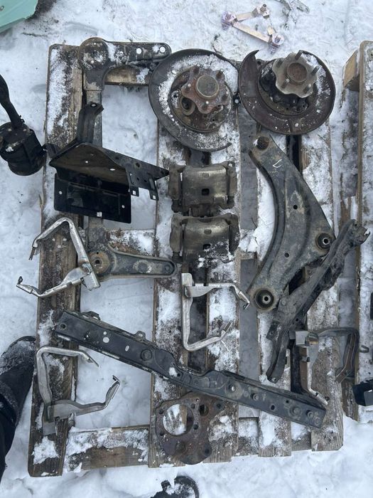 Ходова частина цапфа Nissan Leaf нісан ліф