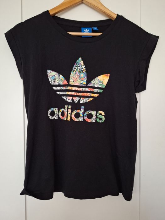 Czarna bluzka adidas z napisem