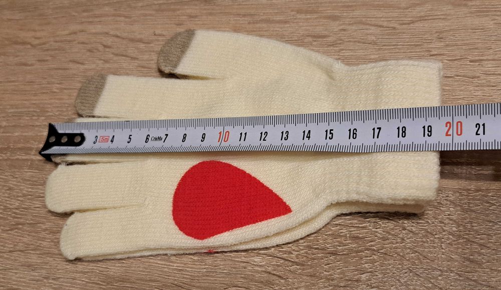 Rękawiczki do obsługi ekranów dotykowych z czerwonym sercem